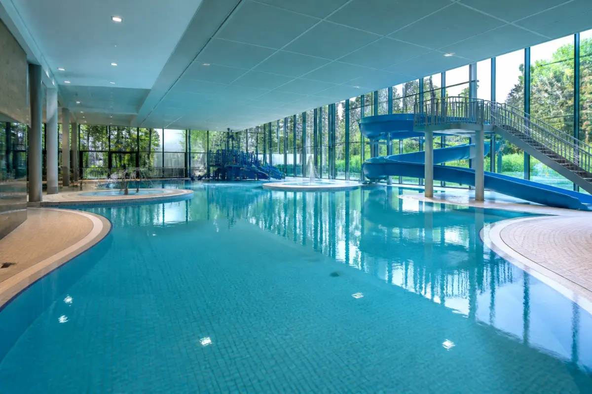 Photo d'illustration : Bassin ludique de natation