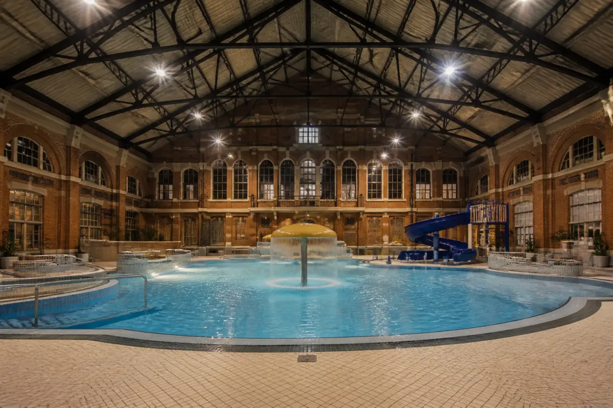 Photo d'illustration : Bassin ludique de natation