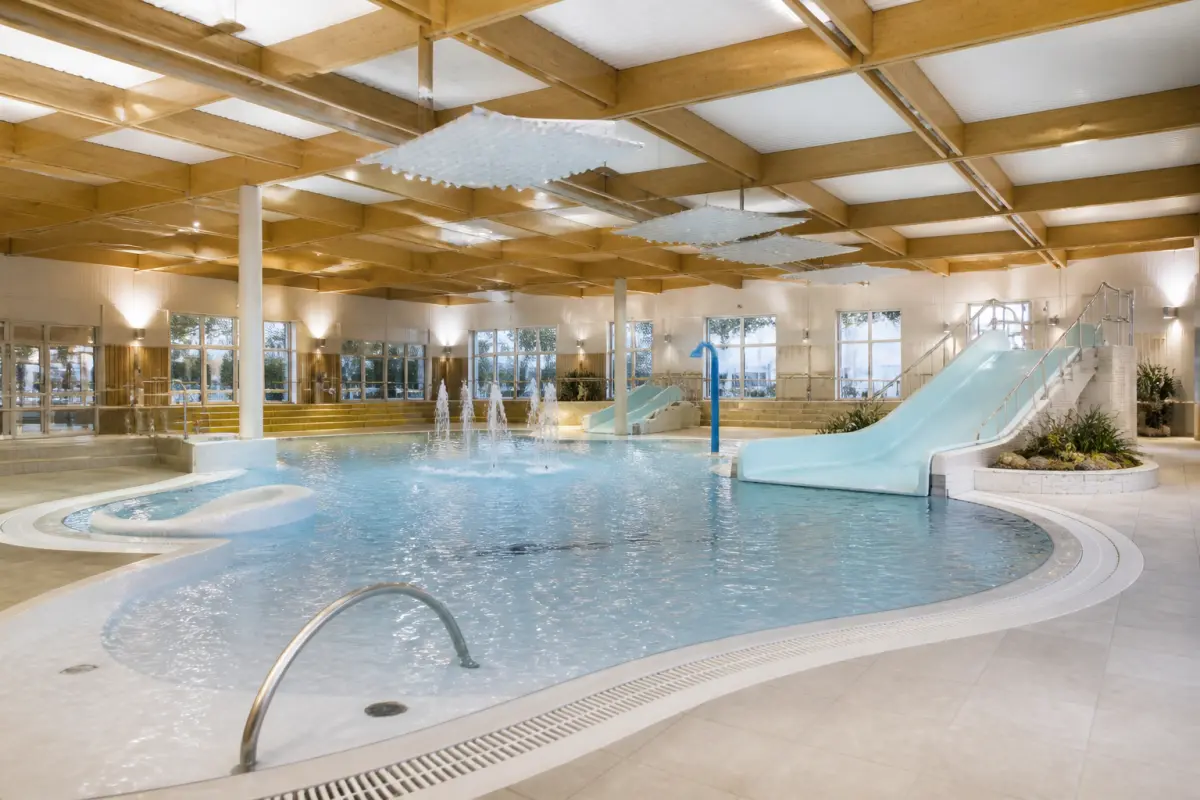 Photo d'illustration : Bassin ludique de natation