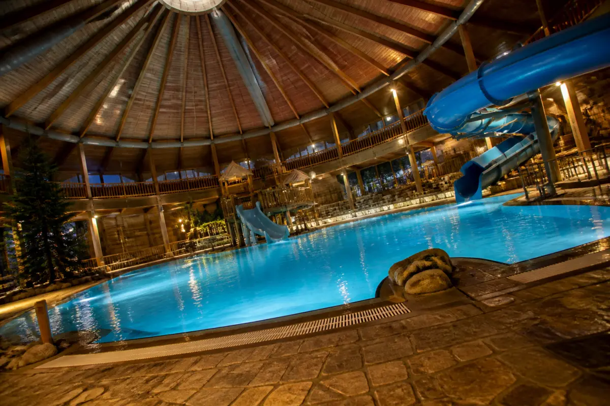 Photo d'illustration : Bassin ludique de natation