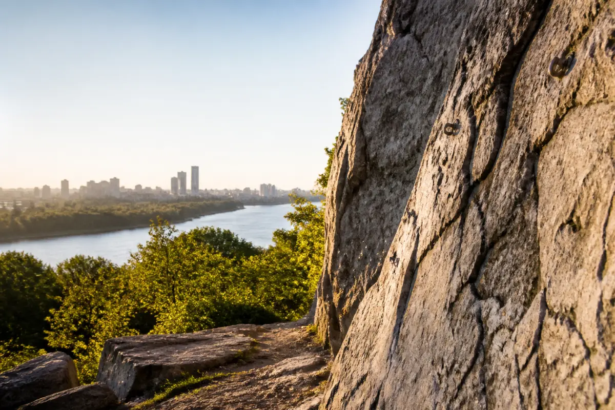 Photo d'illustration : Site d'escalade en falaise