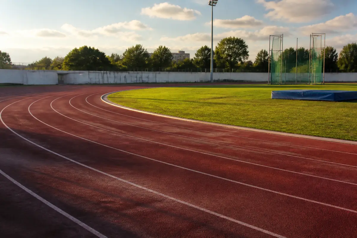 Photo d'illustration : Piste d'athlétisme isolée