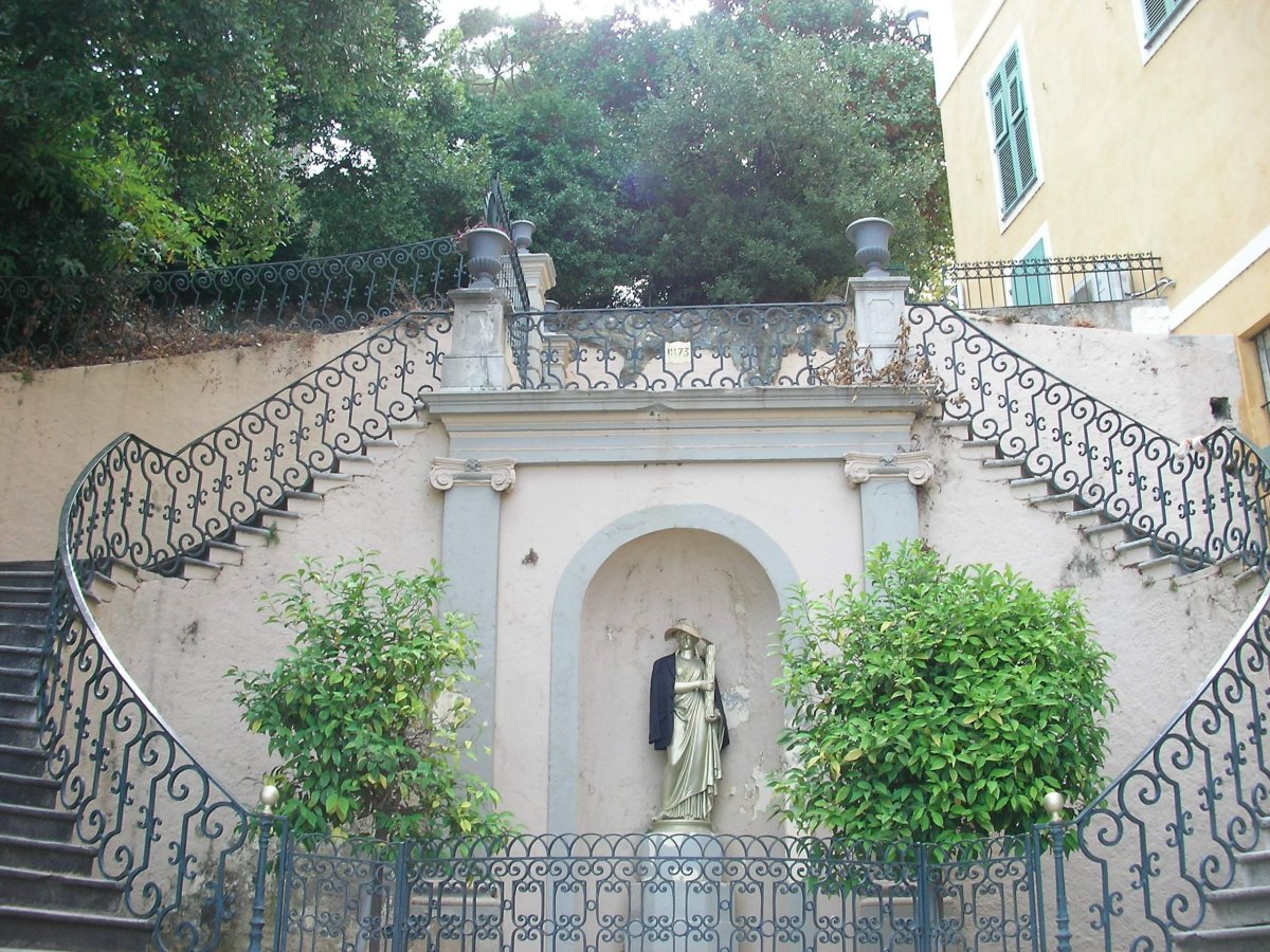 Bastia : jardin et escalier Romieu reliant Vieux-Port et citadelle