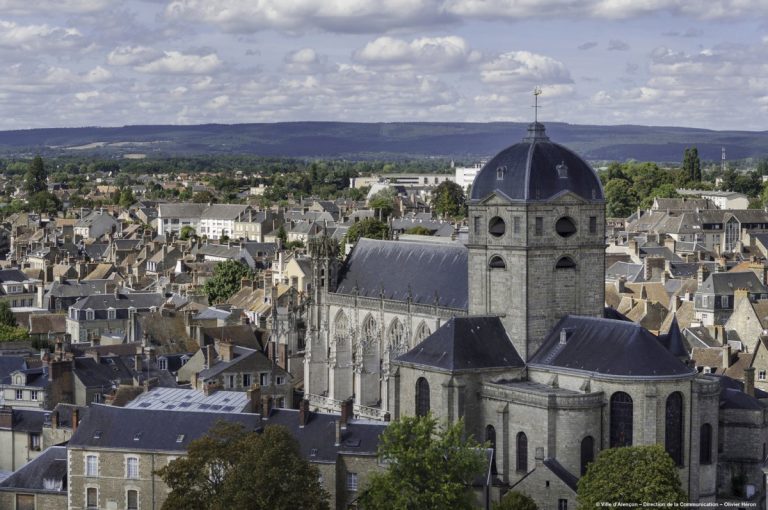 Alençon : guide complet 2025 — histoire, visites, vie locale, mobilité et immobilier