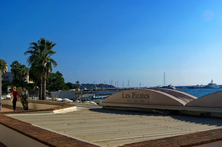 Antibes – cité maritime entre remparts, Cap d’Antibes et Juan-les-Pins