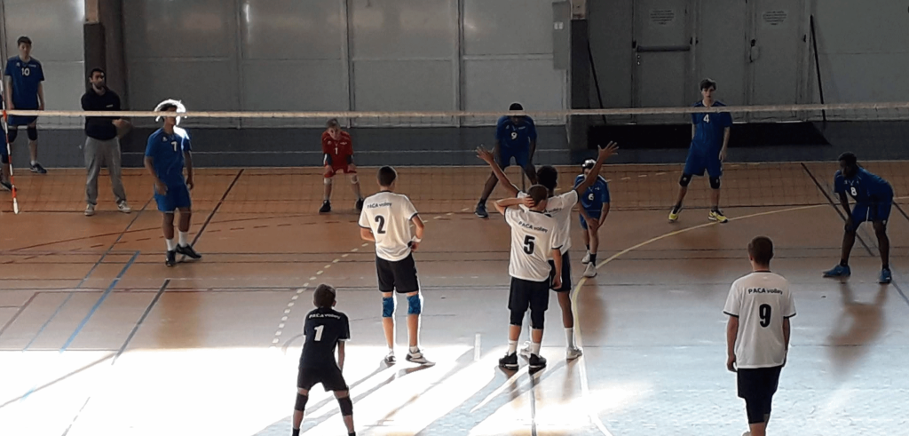 Partie de volley au gymnase Maurice Piot.