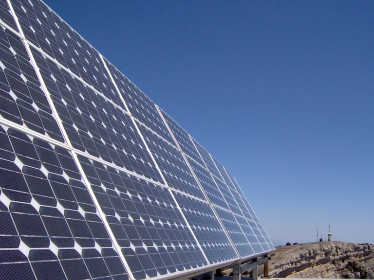 Batteries domestiques pour stocker l’énergie solaire : comparatif 2025