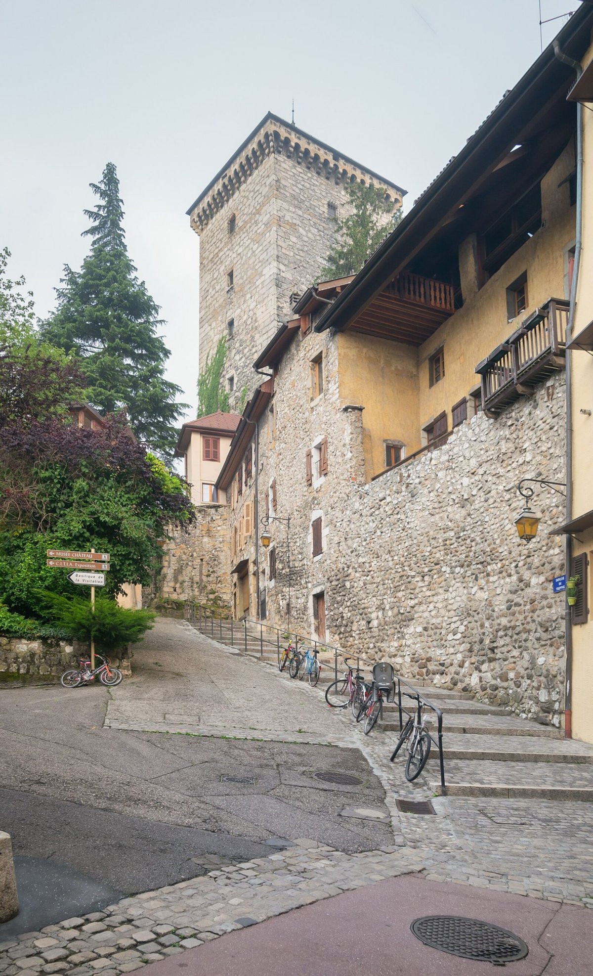 Annecy: complete guide to the “Venice of the Alps” between lake and mountains