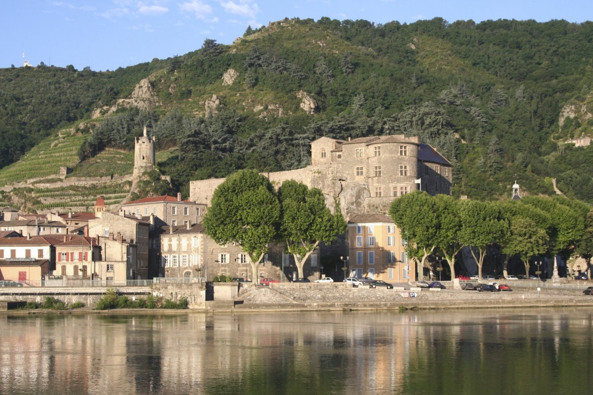 🍷 Érôme (26600): A Drôme Village Between Wine Tradition and Millennial Heritage