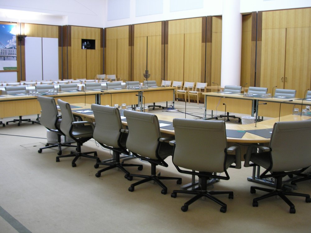 U-shaped meeting room illustrating a decision-making and management body
