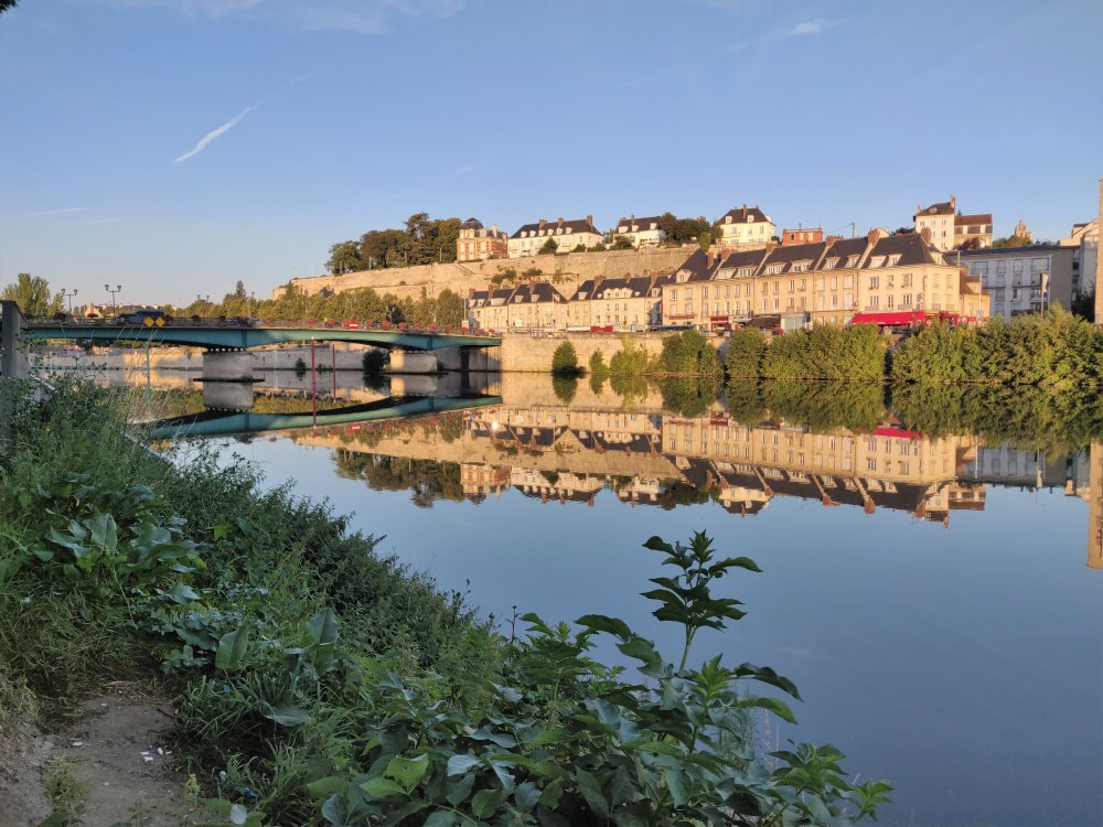 Pontoise et les bords de l’Oise vus depuis Saint-Ouen-l’Aumône au matin