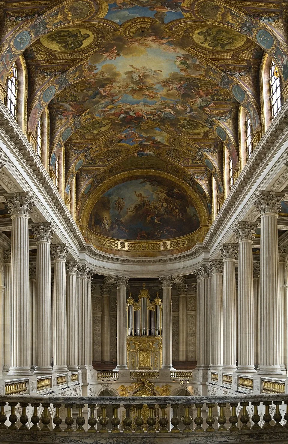 Château de Versailles, chapelle royale en panorama vertical