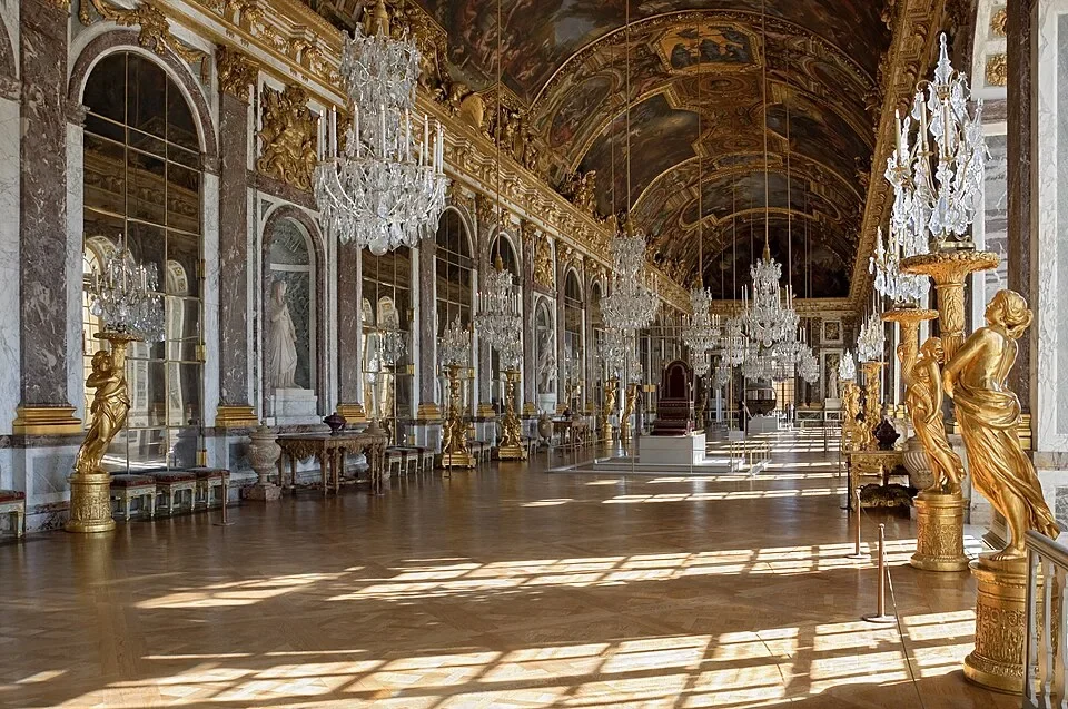Galerie des Glaces du Château de Versailles, parmi les plus beaux monuments de France