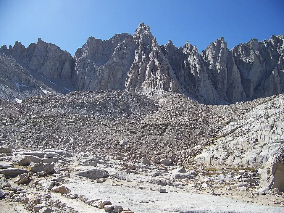 Meilleurs sentiers de randonnée dans la Sierra Nevada, vue sur Mount Muir et le Pacific Crest Trail