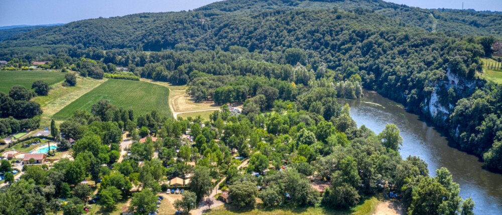 Camping en Dordogne : pourquoi le Périgord Noir est la destination idéale pour des vacances au bord de la rivière