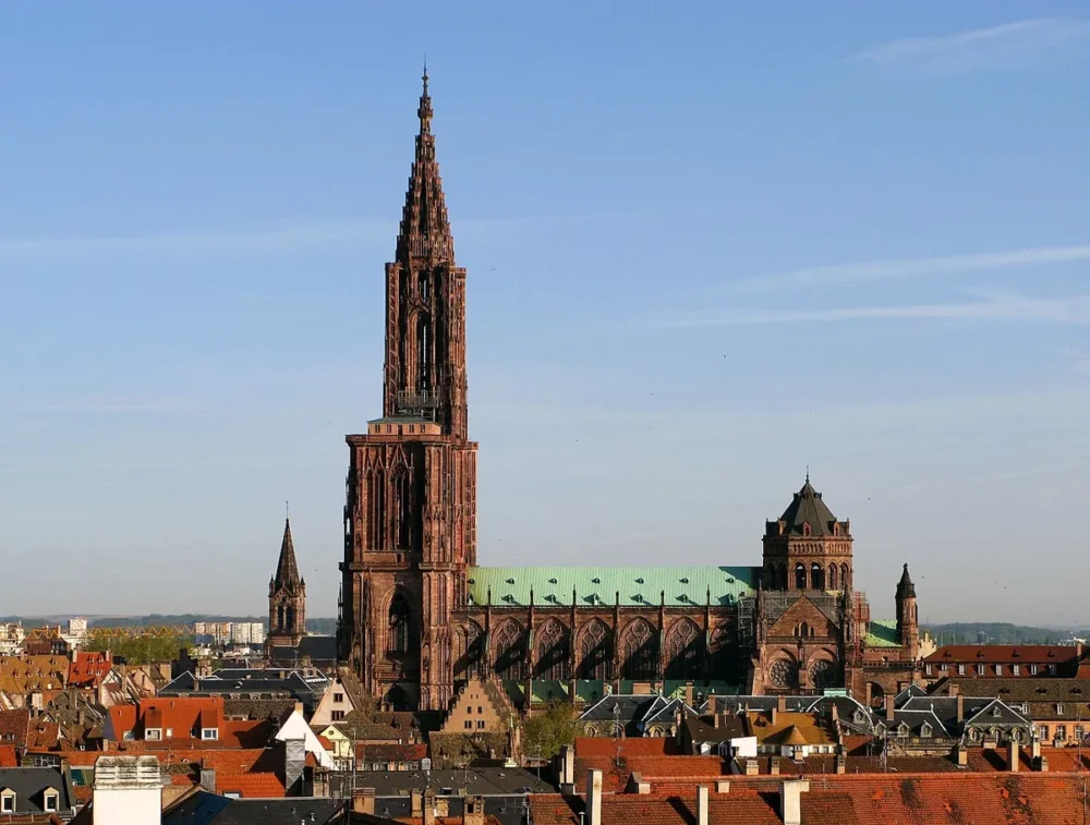 Cathédrale de Strasbourg sur la carte de France, repère du nord-est et de la géographie régionale