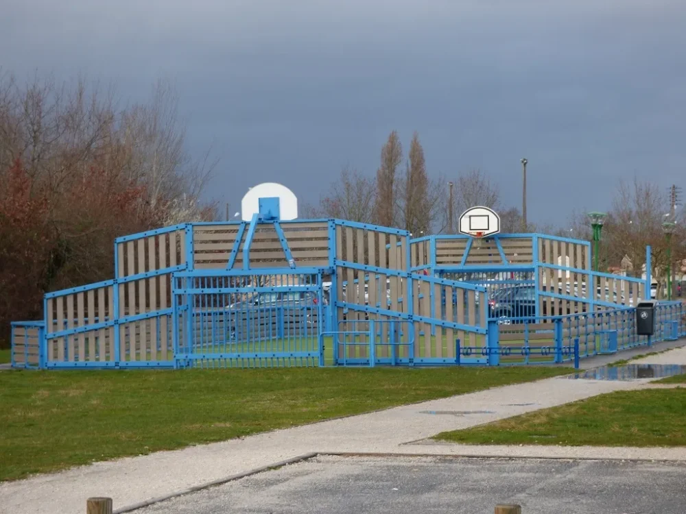 city stade et clôture terrain multisport pour aire de sport extérieure