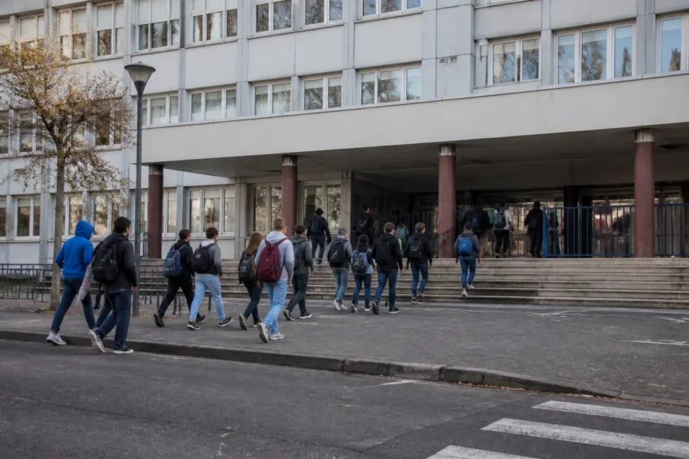 Lycée public à Noisy-le-Grand en Seine-Saint-Denis, exemple pour comparer le meilleur lycée public 93