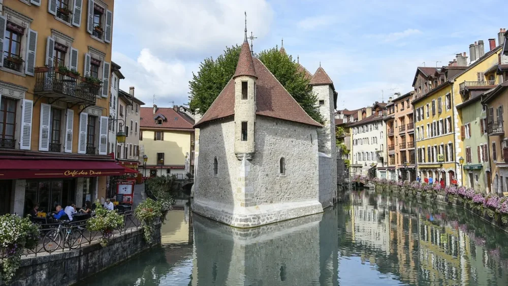 Palais de l’Île à Annecy activité couverte en centre historique