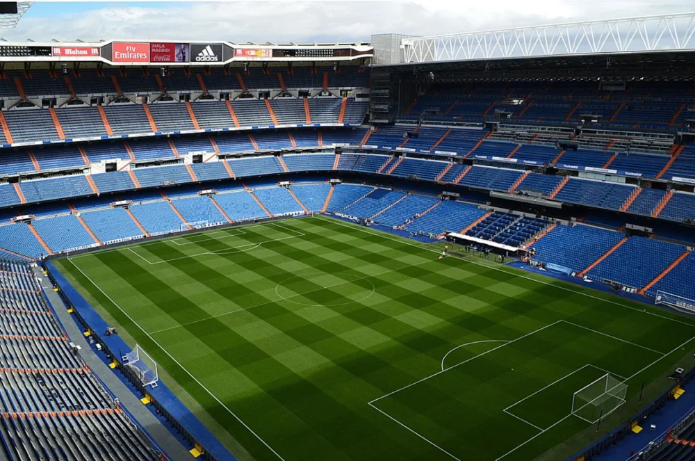 schéma de terrain de football pour comprendre l’accès à la pelouse en visite de stade