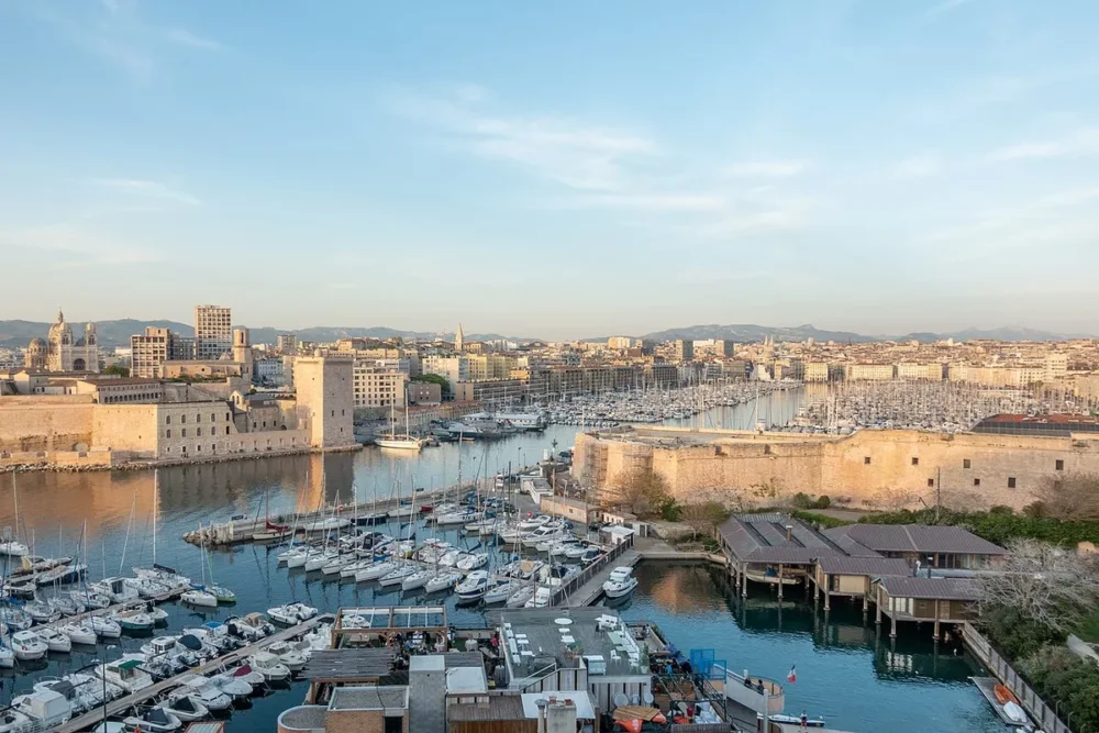 Vieux-Port de Marseille sur la carte de France, illustrant les régions et grandes villes méditerranéennes