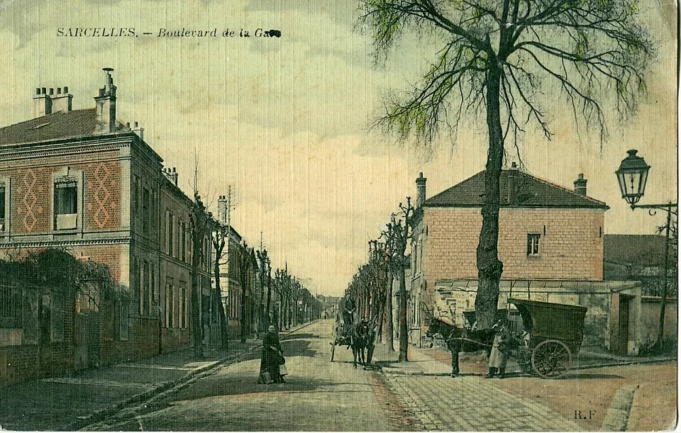 Carte postale ancienne du boulevard de la Gare, au cœur des quartiers de Sarcelles