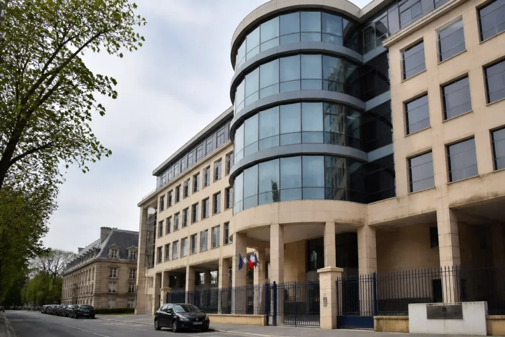 Bâtiment de l’Académie de Versailles pour vérifier les informations scolaires