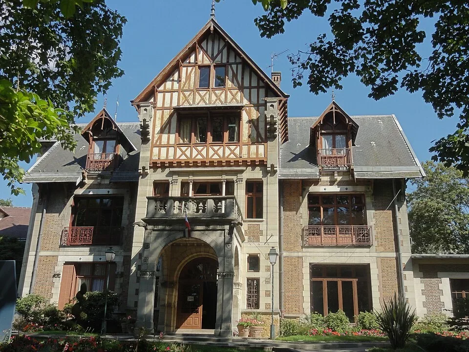 Mairie de Sarcelles, hôtel de ville pour effectuer ses démarches administratives à Sarcelles