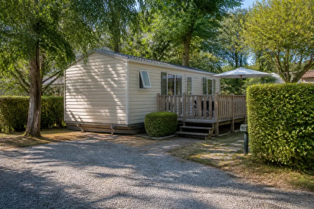 Mobil-home installé dans un camping autorisé sur un emplacement aménagé