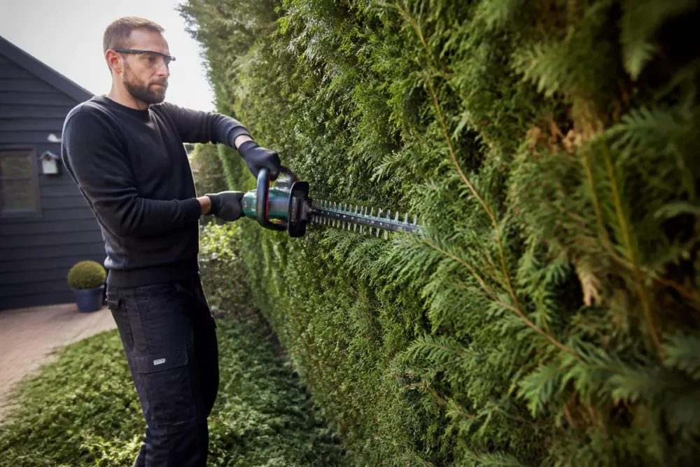 Taille-haies sans fil Parkside pour l’entretien du jardin