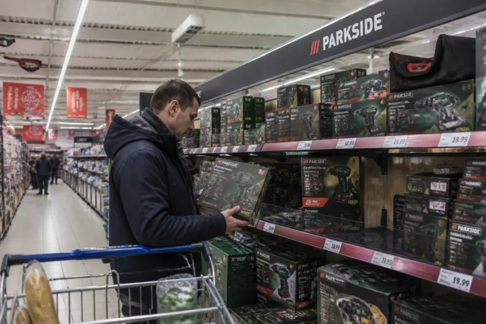 Rayon Parkside Lidl avec outils et batteries en magasin