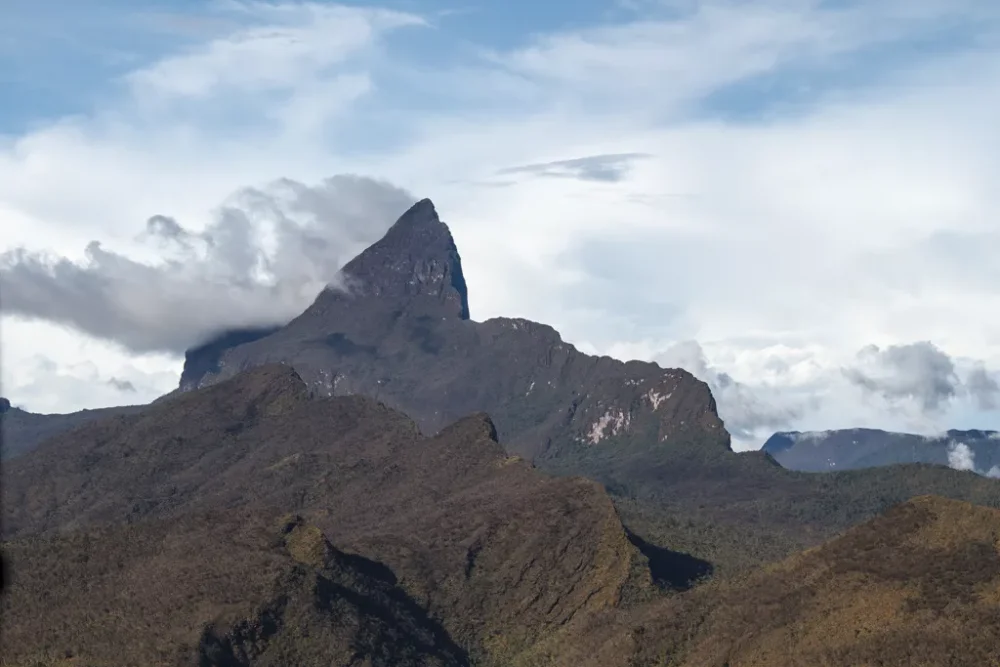 Pico da Neblina point culminant du Brésil en Amazonie