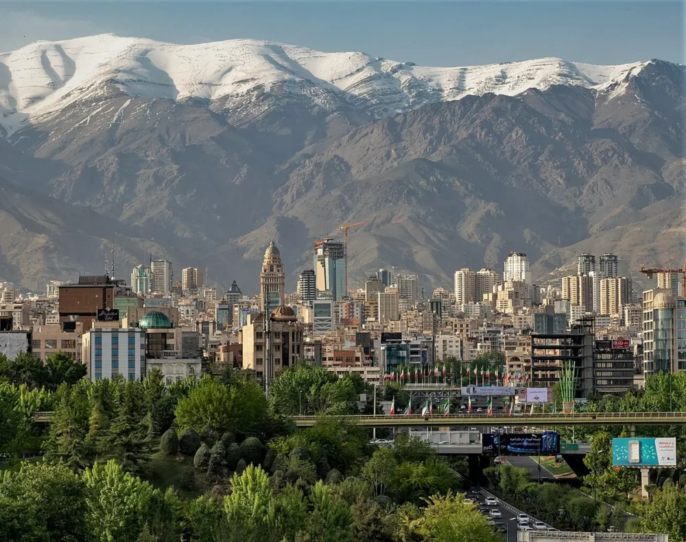Téhéran capitale de l’Iran au pied de la chaîne de l’Alborz