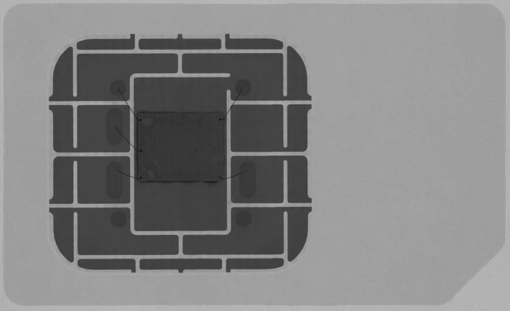 Carte SIM de téléphone en radiographie pour anticiper la couverture mobile voyage