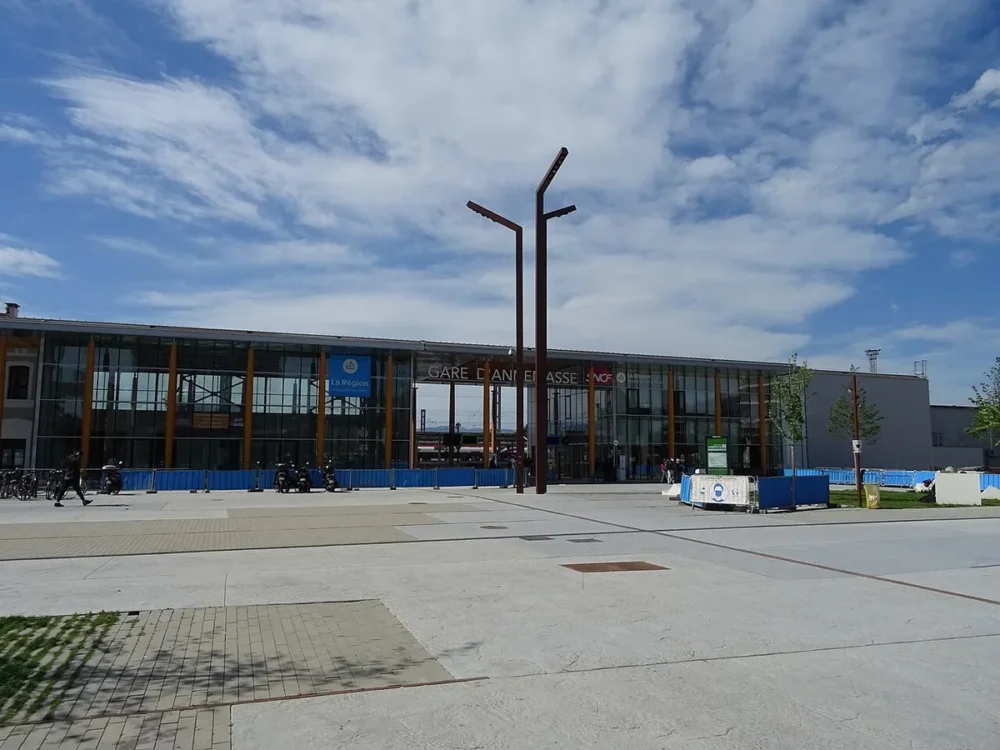 gare d'Annemasse transports ferroviaires vers la rue du Brouaz