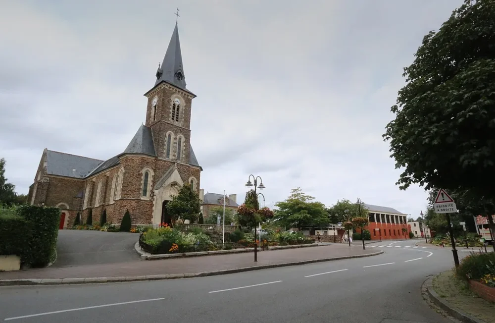 mairie de Chartres-de-Bretagne repère pour l’accès à une salle municipale